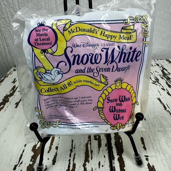 McDonald's Vintage 1992 Disney Snow White Wishing Seven Dwarfs Well NOS NIP Toy - Picture 1 of 3